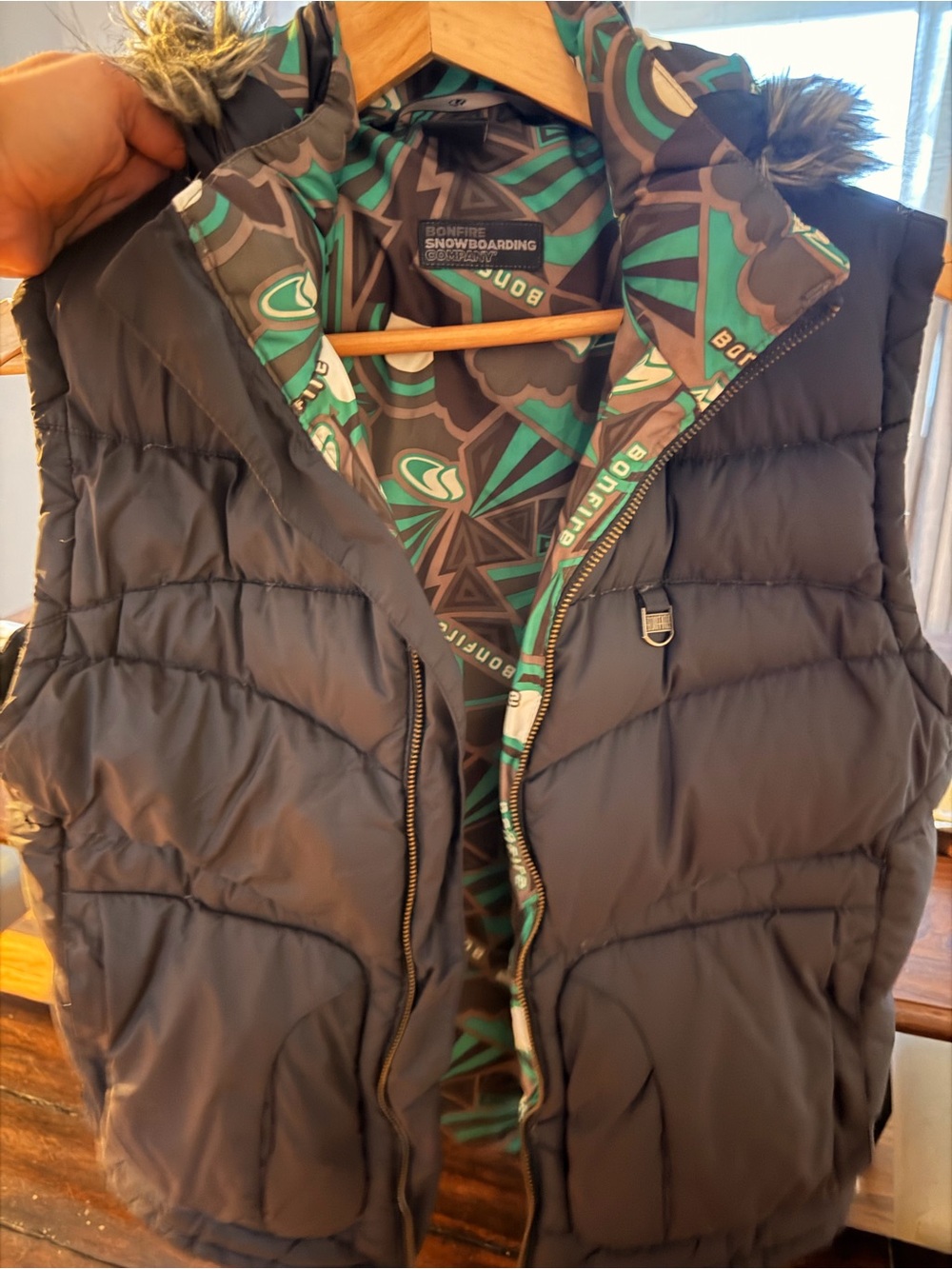 Bonfire Women’s Lg Black Puffer Vest with Green Patterned Lining